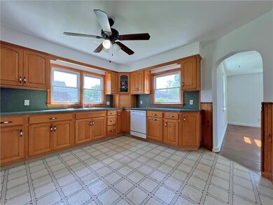 19 E Montgomery St, Allentown, PA 18103 - photo 5