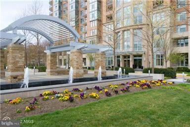 One Park Crest unit 306, McLean, VA 22102 - photo 2