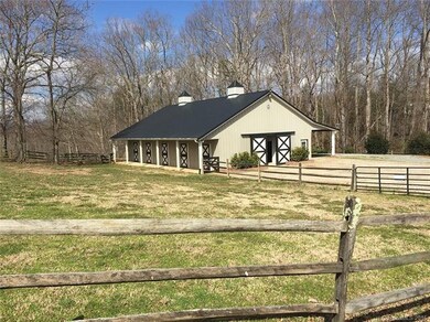 7 stall Morton barn with huge tack room, wash stal