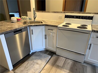 538 Woodridge Ct unit 2, Menomonie, WI 54751 - photo 4