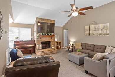 2704 Mockingbird Dr, Alvin, TX 77511 - photo 5