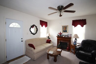 367 W Sinclair St, Wabash, IN 46992 - photo 4