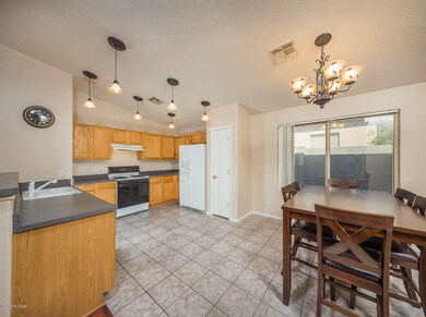 Kitchen/Dining Area
