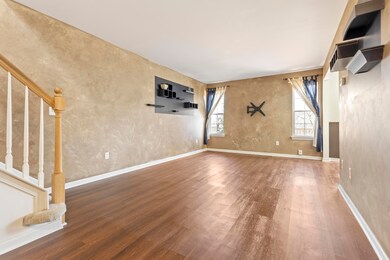 4753 Grove - INT-12
