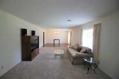 Living/dining combo