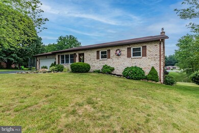 1576 E Strohm Dr, Chambersburg, PA 17202 - photo 3