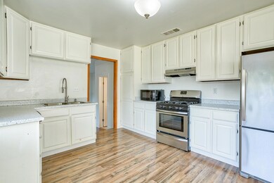 3560 Mercury Dr, Redding, CA 96002 - photo 7