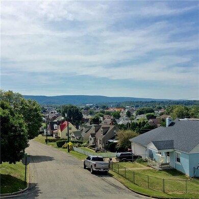 704 James St, Latrobe, PA 15650 - photo 3