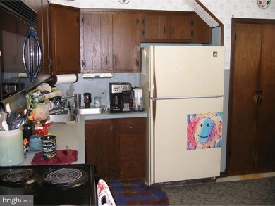 7928 Westview Ave, Upper Darby, PA 19082 - photo 2