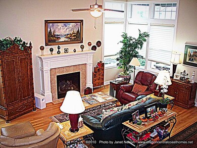 1-GREAT ROOM TAKEN FROM STAIRCASE (2)