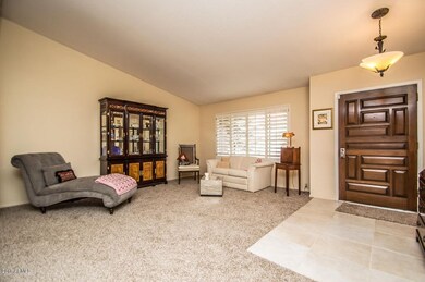 RELAXING LIVING ROOM