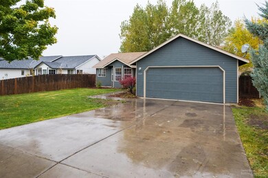 2029 SW 29th St, Redmond, OR 97756 - photo 2