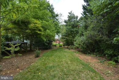 3907 Whispering Ln, Falls Church, VA 22041 - photo 6