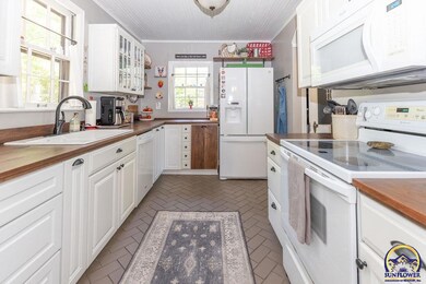 3208 SW 19th St, Topeka, KS 66604 - photo 7