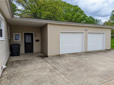 3151 Bradford Ave, Erie, PA 16506 - photo 2