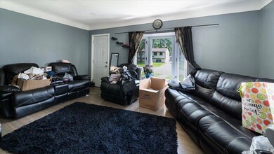 07-5415 Dupont Ave - Interior-3.jpg