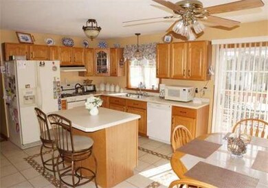 24 Schooner Dr, South Dartmouth, MA 02748 - photo 5