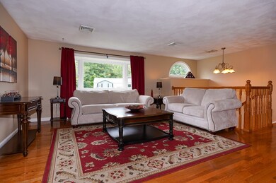 10 Honeysuckle Ln, Shrewsbury, MA 01545 - photo 2