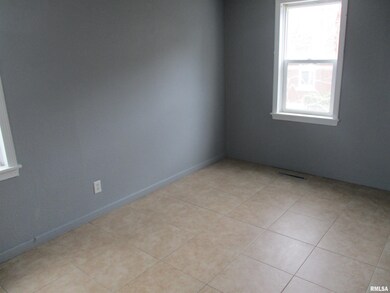 101 E Webster St, Benton, IL 62812 - photo 7