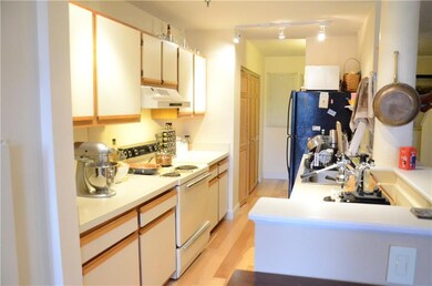 Island Terrace unit 106, Saco, ME 04072 - photo 5