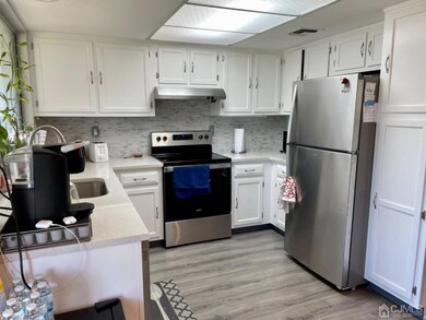 114 Indigo Plaza unit A, Monroe Township, NJ 08831 - photo 3