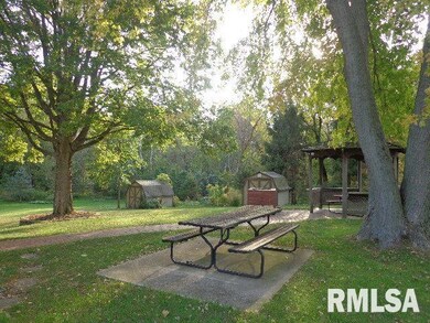 3306 N Elmwood Ave, Davenport, IA 52806 - photo 3