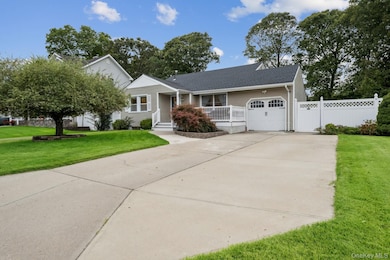 16 Larry Rd, Selden, NY 11784 - photo 2