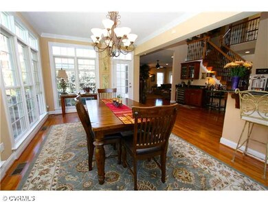 Breakfast Nook - Large open kitchen with an island
