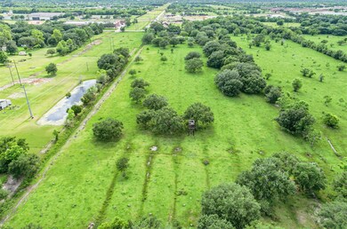 1301 Clifford St, Alvin, TX 77511 - photo 6