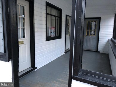 292 N Washington St unit 104, Berkeley Springs, WV 25411 - photo 2