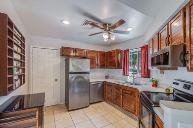 5146 Mercury Pic- Kitchen (2)