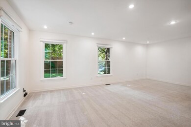 2941 Waterford Ct, Vienna, VA 22181 - photo 2