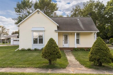 121 Main St, Center Point, IA 52213 - photo 2