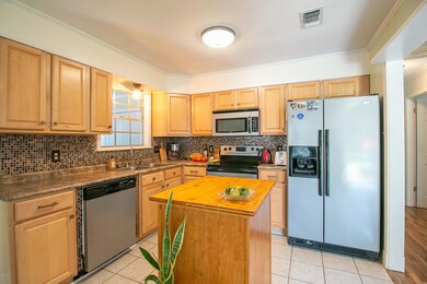 115 Lassere Cr-104