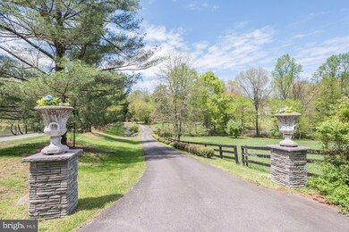 650 Ad Hoc Rd, Great Falls, VA 22066 - photo 2