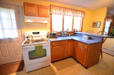 16 Greenlay St, Nashua, NH 03063 - photo 4