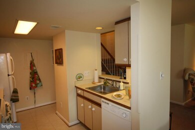 12945 Grays Pointe Rd unit A, Fairfax, VA 22033 - photo 4