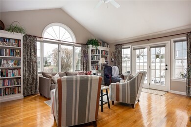 SPACIOUS AND LIGHT FILLED LIVING ROOM