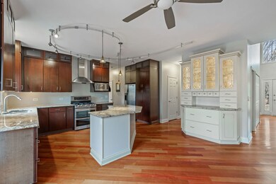 707 Crestview Dr, Bolingbrook, IL 60440 - photo 4