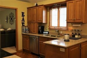 Kitchen w/Quartz Counter Tops