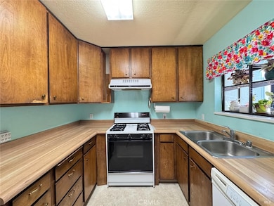 1617 Alcott Ln, Willits, CA 95490 - photo 2