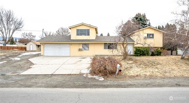 215 S Iowa Ave, East Wenatchee, WA 98802 - photo 2