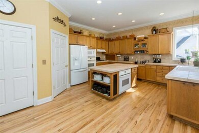 Exterior Front. Double ovens. And there s a triple
