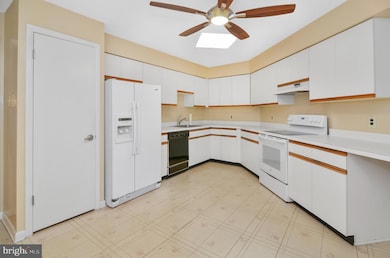 3031 Fallstaff Rd unit 405C, Baltimore, MD 21209 - photo 3