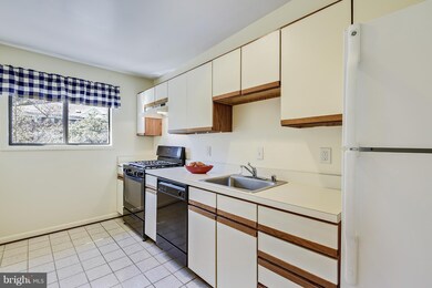 203 Skyhill Rd unit 7, Alexandria, VA 22314 - photo 4