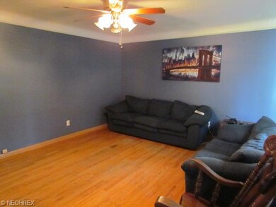 That wall just begs for a Large Screen T.V.   Plen