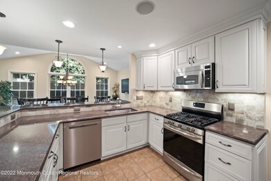 20 Phoenix Pkwy, Oakhurst, NJ 07755 - photo 4