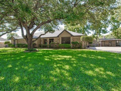 1005 Hilandale Ct, Cleburne, TX 76033 - photo 3