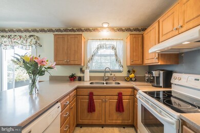 822 Sleepy Hollow Ct, Edgewood, MD 21040 - photo 2