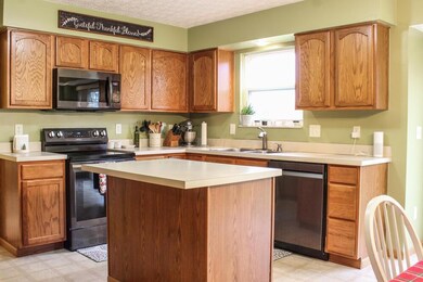 320 Victor Dr, Circleville, OH 43113 - photo 5